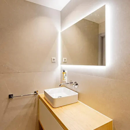 Almada 505 - Premium Flat By Lovelystay Apartment *